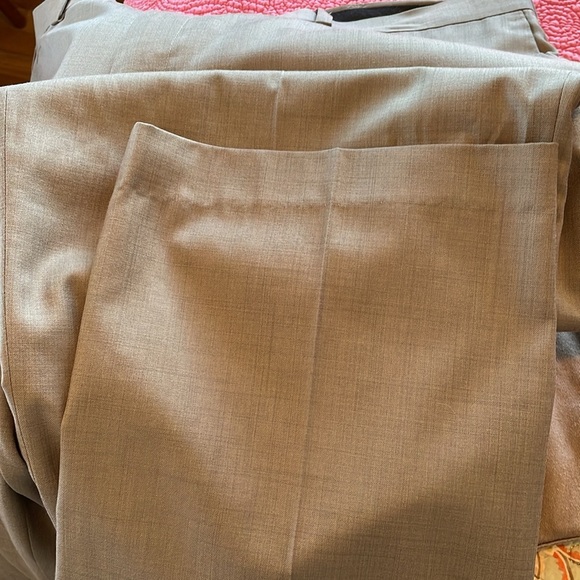 Men’s Axist tan dress pants. 40x30. Lightweight flat front pockets front/back - Picture 9 of 10